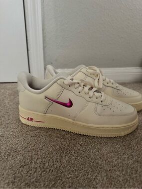 Nike Cream Low-Top Sneakers with Pink Metallic Swoosh